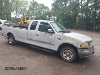 2002 Ford F-150 XL с VIN 1FTRX17W12KA29372, выставлен на аукционе IAAI как лот 42937959 с пробегом Не указан миль и . История ставок и продаж доступна на DreamBid. Изображение 1.