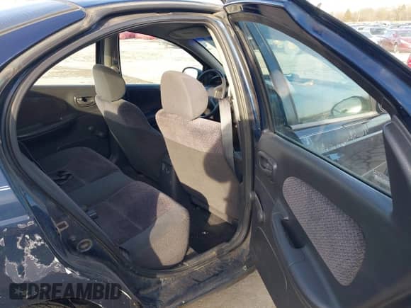 2000 Dodge Neon Highline z VIN 1B3ES46C9YD798867, wystawiony jako IAAI lot #41535717 z przebiegiem 175 069 mil mil oraz . Historia ofert i sprzedaży dostępna na DreamBid. Obrazek 8.