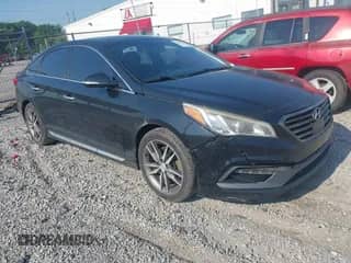 2015 Hyundai Sonata Sport z VIN 5NPE34AB6FH070067, wystawiony jako IAAI lot #42567165 z przebiegiem 222 845 mil mil oraz . Historia ofert i sprzedaży dostępna na DreamBid. Obrazek 1.
