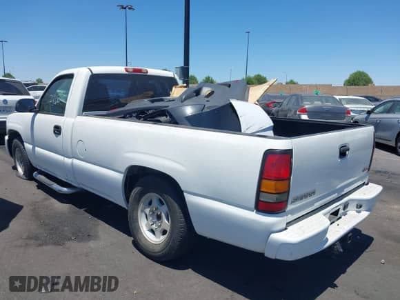 2005 GMC Sierra 1500 Work Truck z VIN 1GTEC14VX5Z164609, wystawiony jako IAAI lot #42687800 z przebiegiem 115 621 mil mil oraz . Historia ofert i sprzedaży dostępna na DreamBid. Obrazek 3.