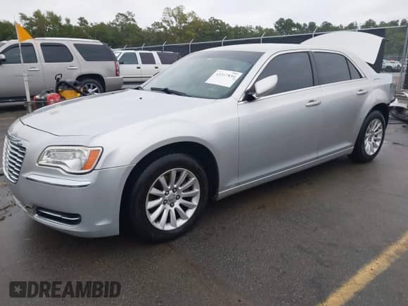 2012 Chrysler 300 с VIN 2C3CCAAG5CH117132, выставлен на аукционе IAAI как лот 43317854 с пробегом 246 234 миль миль и . История ставок и продаж доступна на DreamBid. Изображение 18.