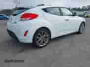2014 Hyundai Veloster z VIN KMHTC6ADXEU213073, wystawiony jako IAAI lot #41551346 z przebiegiem 130 549 mil mil oraz . Historia ofert i sprzedaży dostępna na DreamBid. Obrazek 4.