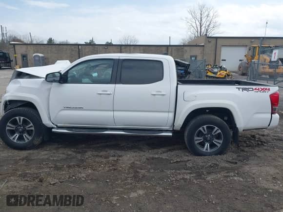 2017 Toyota Tacoma SR5 с VIN 3TMCZ5AN3HM106655, выставлен на аукционе IAAI как лот 41838777 с пробегом 63 740 миль миль и . История ставок и продаж доступна на DreamBid. Изображение 15.