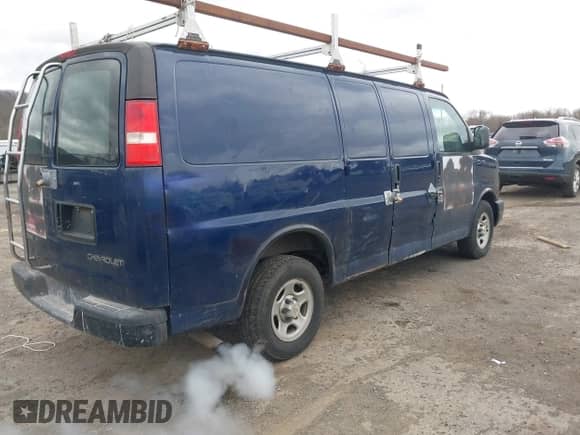 2003 Chevrolet Express Cargo z VIN 1GCFG15X631235681, wystawiony jako IAAI lot #42059053 z przebiegiem 115 249 mil mil oraz . Historia ofert i sprzedaży dostępna na DreamBid. Obrazek 4.