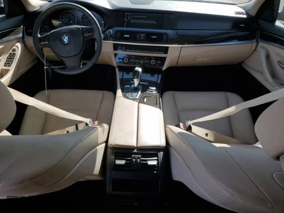 2012 BMW 5 Series 528i с VIN WBAXG5C59CDW24145, выставлен на аукционе Copart как лот 70384985 с пробегом 113 626 миль миль и Списание • Salvage title. История ставок и продаж доступна на DreamBid. Изображение 8.