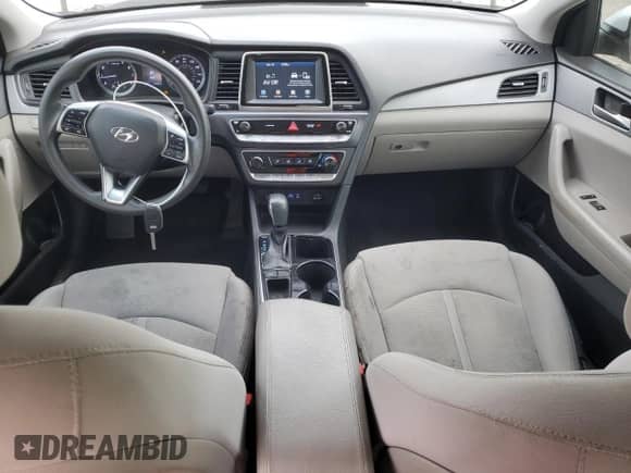 2019 Hyundai Sonata SE с VIN 5NPE24AF4KH786479, выставлен на аукционе Copart как лот 82576755 с пробегом 148 844 миль миль и Чистый • Clean title. История ставок и продаж доступна на DreamBid. Изображение 8.