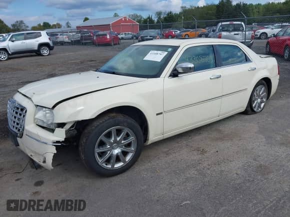 2010 Chrysler 300 Touring Signature with VIN 2C3CA5CV7AH132558, listed as a IAAI auction lot 43308707 with 227,646 mi miles and . Bid and sale history available at DreamBid. Image 18.