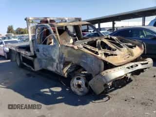 2006 Chevrolet Silverado 3500 с VIN 1GBJC34U06E181725, выставлен на аукционе Copart как лот 63410103 с пробегом Не указан миль и На запчасти • Non repairable. История ставок и продаж доступна на DreamBid. Изображение 4.