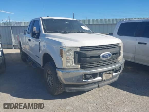 2019 Ford F-250 XL с VIN 1FT7X2BT1KEF39407, выставлен на аукционе IAAI как лот 43535096 с пробегом 241 996 миль миль и . История ставок и продаж доступна на DreamBid. Изображение 1.