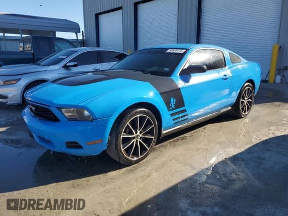 2010 Ford Mustang V6 z VIN 1ZVBP8AN1A5132585, wystawiony jako Copart lot #86668415 z przebiegiem 201 525 mil mil oraz Czysty tytuł • Clean title. Historia ofert i sprzedaży dostępna na DreamBid. Obrazek 1.