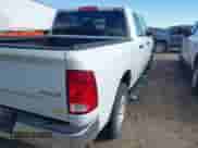 2020 Ram 1500 Express z VIN 1C6RR7KG8LS108642, wystawiony jako IAAI lot #43303501 z przebiegiem 172 427 mil mil oraz . Historia ofert i sprzedaży dostępna na DreamBid. Obrazek 4.