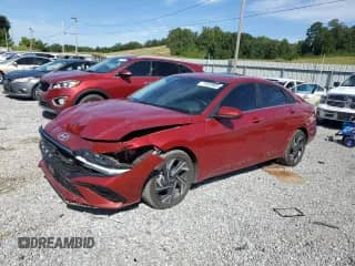 2025 Hyundai Elantra SEL Convenience z VIN KMHLS4DGXSU883571, wystawiony jako Copart lot #71020905 z przebiegiem 14 399 mil mil oraz Szkoda całkowita • Salvage title. Historia ofert i sprzedaży dostępna na DreamBid. Obrazek 1.