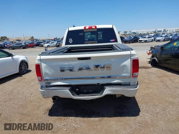 2017 Ram 1500 Limited z VIN 1C6RR7PT0HS560520, wystawiony jako IAAI lot #42294146 z przebiegiem 106 187 mil mil oraz . Historia ofert i sprzedaży dostępna na DreamBid. Obrazek 16.