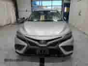 2023 Toyota Camry SE z VIN 4T1G11AK6PU818767, wystawiony jako Copart lot #86149815 z przebiegiem 45 434 mil mil oraz Czysty tytuł • Clean title. Historia ofert i sprzedaży dostępna na DreamBid. Obrazek 5.