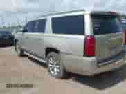 2015 Chevrolet Suburban LT z VIN 1GNSCJKC9FR153713, wystawiony jako IAAI lot #42436013 z przebiegiem Nie podano mil oraz . Historia ofert i sprzedaży dostępna na DreamBid. Obrazek 3.