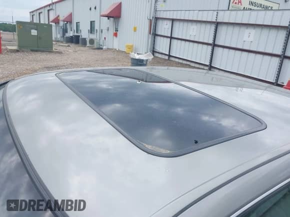 1997 Toyota Camry LE z VIN 4T1BF22K8VU011101, wystawiony jako IAAI lot #42065491 z przebiegiem 206 388 mil mil oraz . Historia ofert i sprzedaży dostępna na DreamBid. Obrazek 13.