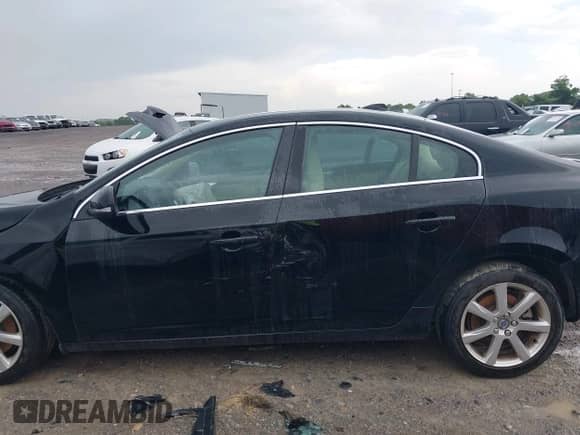 2016 Volvo S60 T5 Drive-E Premier z VIN YV126MFK4G2413197, wystawiony jako IAAI lot #42628347 z przebiegiem 98 174 mil mil oraz . Historia ofert i sprzedaży dostępna na DreamBid. Obrazek 14.