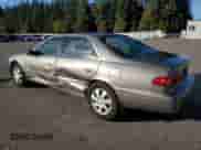 2001 Toyota Camry LE z VIN 4T1BG22K11U034601, wystawiony jako Copart lot #86273895 z przebiegiem 141 671 mil mil oraz Szkoda całkowita • Salvage title. Historia ofert i sprzedaży dostępna na DreamBid. Obrazek 2.