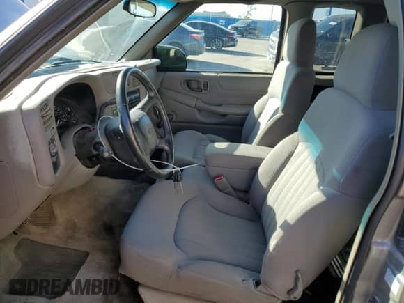 2003 Chevrolet S-10 LS с VIN 1GCCS19X938102139, выставлен на аукционе Copart как лот 82552855 с пробегом 103 757 миль миль и Чистый • Clean title. История ставок и продаж доступна на DreamBid. Изображение 7.