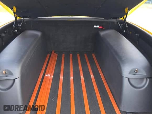 2004 Chevrolet SSR LS с VIN 1GCES14P64B107562, выставлен на аукционе Copart как лот 81465665 с пробегом 106 503 миль миль и Чистый • Clean title. История ставок и продаж доступна на DreamBid. Изображение 6.