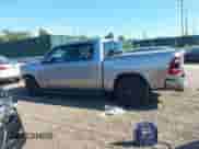 2022 Ram 1500 Laramie z VIN 1C6SRFJT3NN188430, wystawiony jako IAAI lot #43078067 z przebiegiem 26 073 mil mil oraz . Historia ofert i sprzedaży dostępna na DreamBid. Obrazek 14.