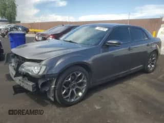 2015 Chrysler 300 S с VIN 2C3CCABG3FH802958, выставлен на аукционе Copart как лот 71697965 с пробегом 155 567 миль миль и Списание • Salvage title. История ставок и продаж доступна на DreamBid. Изображение 1.