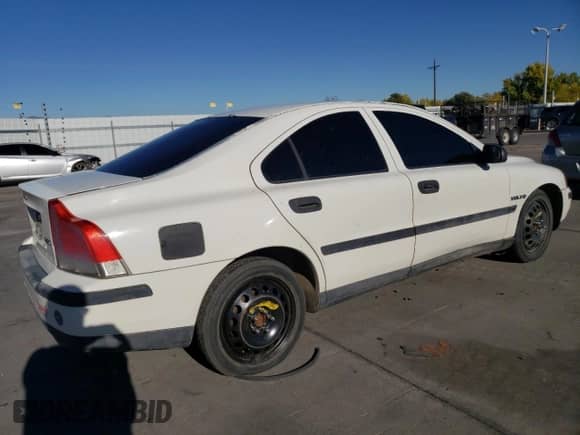 2001 Volvo S60 с VIN YV1RS61R412084860, выставлен на аукционе Copart как лот 77227144 с пробегом 170 853 миль миль и На запчасти • Non repairable. История ставок и продаж доступна на DreamBid. Изображение 3.