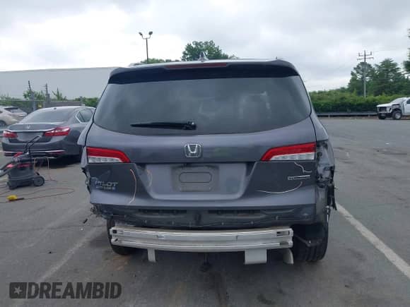 2020 Honda Pilot Touring 7-Passenger z VIN 5FNYF5H61LB011831, wystawiony jako IAAI lot #42681354 z przebiegiem 62 278 mil mil oraz . Historia ofert i sprzedaży dostępna na DreamBid. Obrazek 17.