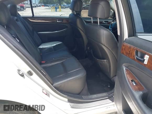 2011 Hyundai Genesis с VIN KMHGC4DE2BU136415, выставлен на аукционе IAAI как лот 42521905 с пробегом 198 094 миль миль и . История ставок и продаж доступна на DreamBid. Изображение 8.