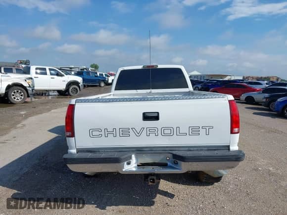 1997 Chevrolet Silverado 2500 with VIN 1GCGC24R1VZ174933, listed as a IAAI auction lot 42198722 with 231,645 mi miles and . Bid and sale history available at DreamBid. Image 16.