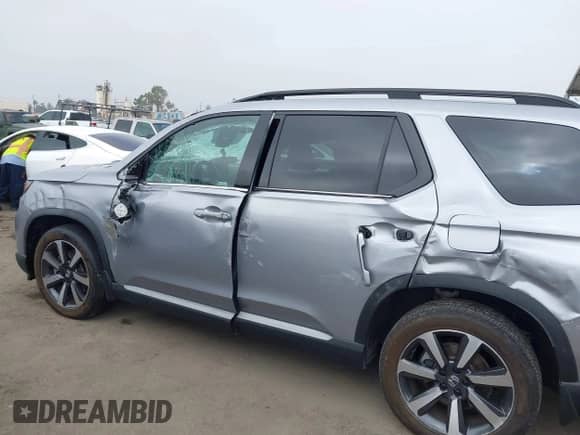 2023 Honda Pilot Touring с VIN 5FNYG1H78PB030638, выставлен на аукционе IAAI как лот 42474634 с пробегом 25 513 миль миль и . История ставок и продаж доступна на DreamBid. Изображение 6.