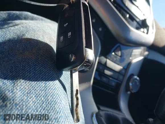 2012 Chevrolet Cruze 1LT z VIN 1G1PL5SC0C7364711, wystawiony jako IAAI lot #43464372 z przebiegiem 183 334 mil mil oraz . Historia ofert i sprzedaży dostępna na DreamBid. Obrazek 11.