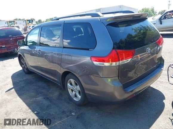 2011 Toyota Sienna LE AAS with VIN 5TDKK3DC3BS081293, listed as a IAAI auction lot 42870072 with 163,551 mi miles and . Bid and sale history available at DreamBid. Image 3.
