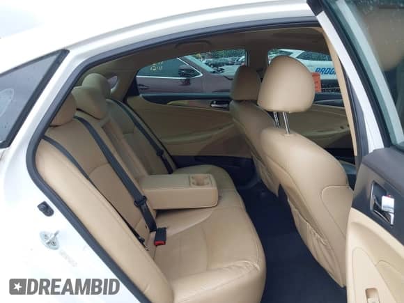 2015 Hyundai Sonata Limited с VIN KMHEC4A41FA122130, выставлен на аукционе IAAI как лот 42495579 с пробегом 112 709 миль миль и . История ставок и продаж доступна на DreamBid. Изображение 8.