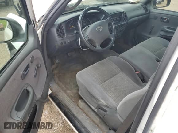 2004 Toyota Tundra SR5 z VIN 5TBBT44124S446978, wystawiony jako Copart lot #63937625 z przebiegiem 267 034 mil mil oraz Czysty tytuł • Clean title. Historia ofert i sprzedaży dostępna na DreamBid. Obrazek 8.