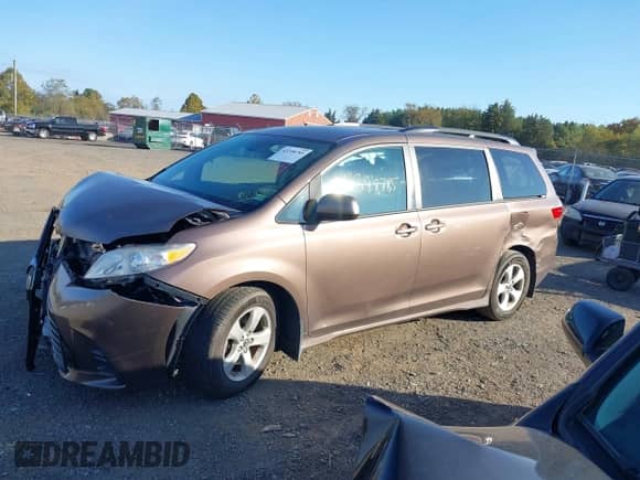 2018 Toyota Sienna LE with VIN 5TDKZ3DC7JS902308, listed as a IAAI auction lot 43398785 with 79,618 mi miles and . Bid and sale history available at DreamBid. Image 14.
