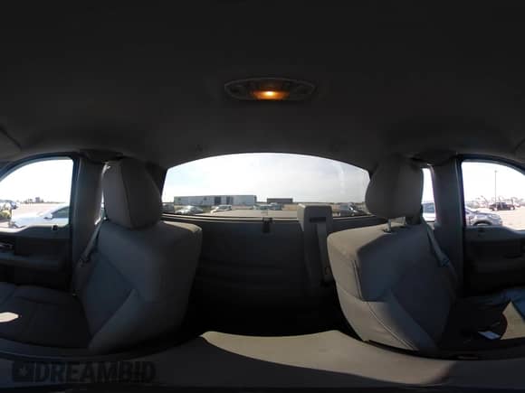 2005 Ford F-150 XL z VIN 1FTRF12W65NA90830, wystawiony jako IAAI lot #43229262 z przebiegiem 350 015 mil mil oraz . Historia ofert i sprzedaży dostępna na DreamBid. Obrazek 18.