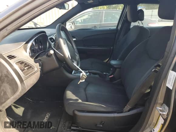 2013 Chrysler 200 Touring с VIN 1C3CCBBG7DN732021, выставлен на аукционе Copart как лот 80706505 с пробегом 157 045 миль миль и Списание • Salvage title. История ставок и продаж доступна на DreamBid. Изображение 7.