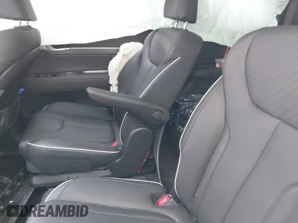 2024 Hyundai Palisade SEL z VIN KM8R4DGE1RU776840, wystawiony jako IAAI lot #42692147 z przebiegiem 10 507 mil mil oraz . Historia ofert i sprzedaży dostępna na DreamBid. Obrazek 8.