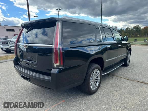2019 Cadillac Escalade z VIN 1GYS4GKJXKR182648, wystawiony jako Copart lot #81419034 z przebiegiem 192 221 mil mil oraz Czysty tytuł • Clean title. Historia ofert i sprzedaży dostępna na DreamBid. Obrazek 4.