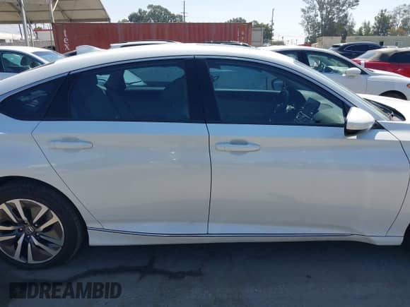 2018 Honda Accord EX z VIN 1HGCV3F4XJA008498, wystawiony jako IAAI lot #42832076 z przebiegiem 111 546 mil mil oraz . Historia ofert i sprzedaży dostępna na DreamBid. Obrazek 13.