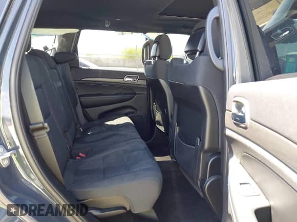 2018 Jeep Grand Cherokee Laredo с VIN 1C4RJFAG1JC377780, выставлен на аукционе IAAI как лот 42020477 с пробегом 36 237 миль миль и . История ставок и продаж доступна на DreamBid. Изображение 8.