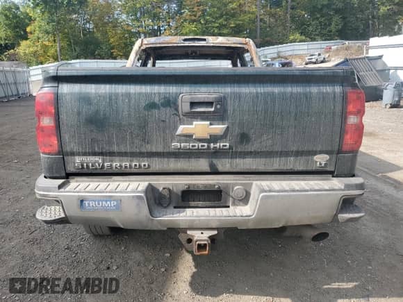 2015 Chevrolet Silverado 3500HD LT с VIN 1GC4KZCG4FF513346, выставлен на аукционе Copart как лот 71190084 с пробегом Не указан миль и Списание • Salvage title. История ставок и продаж доступна на DreamBid. Изображение 6.