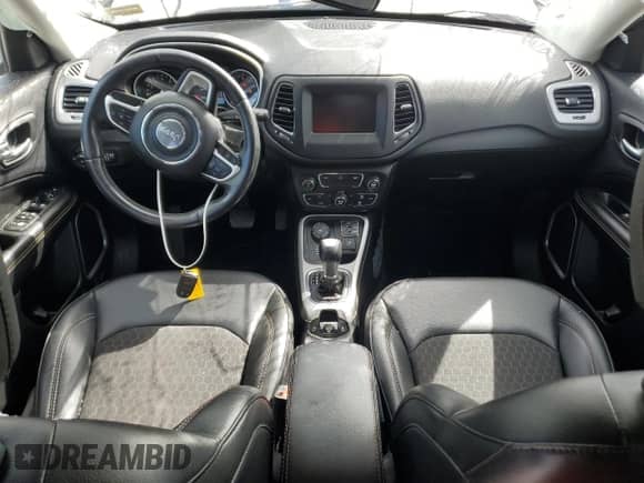 2019 Jeep Compass Latitude z VIN 3C4NJDBB9KT839384, wystawiony jako Copart lot #81746095 z przebiegiem 33 993 mil mil oraz Szkoda całkowita • Salvage title. Historia ofert i sprzedaży dostępna na DreamBid. Obrazek 8.