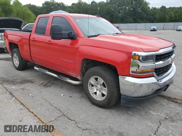 2018 Chevrolet Silverado 1500 LT with VIN 1GCVKREC9JZ133120, listed as a Copart auction lot 70205895 with 139,820 mi miles and Salvage title. Bid and sale history available at DreamBid. Image 4.