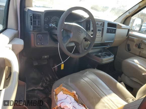 2004 Chevrolet Express Cargo z VIN 1GCFG15X241109660, wystawiony jako Copart lot #89298195 z przebiegiem 100 206 mil mil oraz Czysty tytuł • Clean title. Historia ofert i sprzedaży dostępna na DreamBid. Obrazek 8.