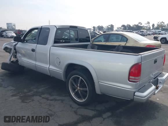 2002 Dodge Dakota с VIN 1B7GL32Z72S508184, выставлен на аукционе IAAI как лот 41478558 с пробегом 110 796 миль миль и . История ставок и продаж доступна на DreamBid. Изображение 15.