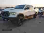 2019 Ram 1500 Rebel z VIN 1C6SRFLT4KN849553, wystawiony jako IAAI lot #43091880 z przebiegiem 93 753 mil mil oraz . Historia ofert i sprzedaży dostępna na DreamBid. Obrazek 17.