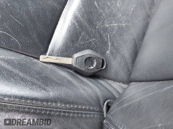 2005 BMW Z4 2.5i с VIN 4USBT33565LS58418, выставлен на аукционе IAAI как лот 42927049 с пробегом 103 810 миль миль и . История ставок и продаж доступна на DreamBid. Изображение 11.