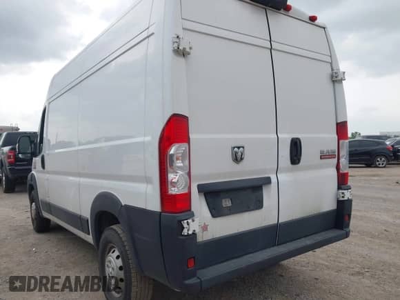 2020 Ram ProMaster Cargo z VIN 3C6TRVBG3LE132005, wystawiony jako IAAI lot #42275486 z przebiegiem 198 565 mil mil oraz . Historia ofert i sprzedaży dostępna na DreamBid. Obrazek 3.